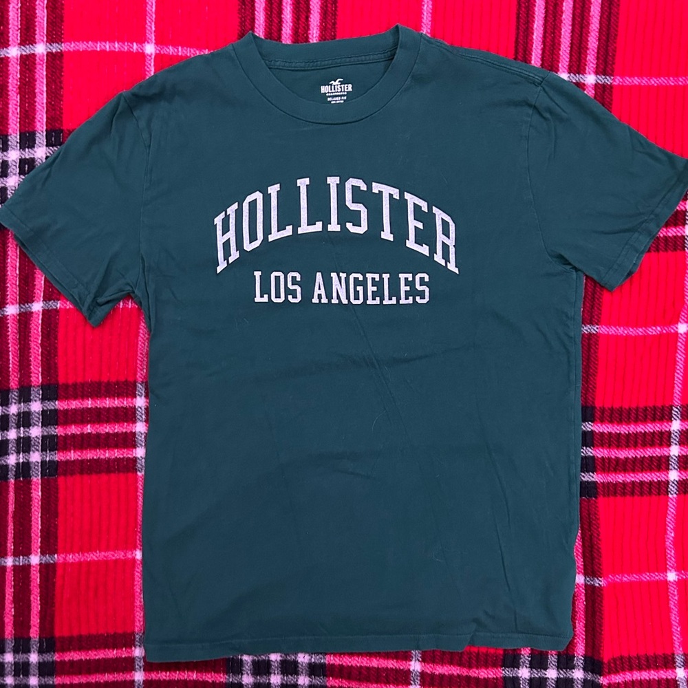 Unisex dark-green ‘Hollister’ t-shirt !
